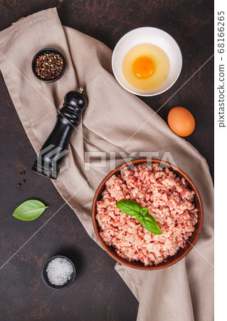 Raw minced meat in bowl on wooden table 68166265