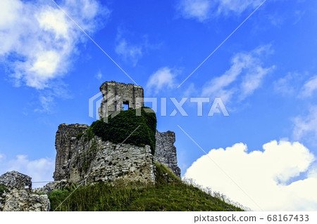 Remains of Corfe Castle, Dorset, United Kingdom Remains of Corfe Castle, Dorset, United Kingdom 68167433