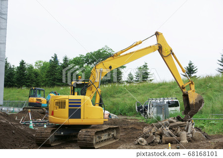 Civil work with power shovel 68168101