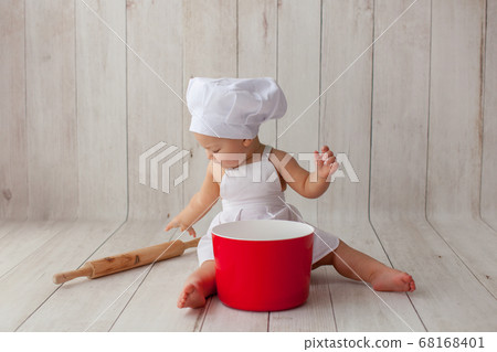 Little baby chef in apron. Little baby chef in apron. 68168401