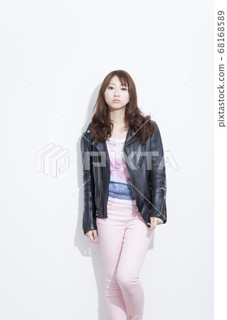 Rock style lady Rock style lady 68168589