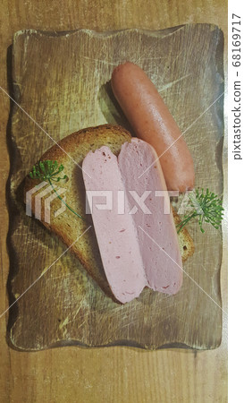 photo toast with sausages and dill on wooden board 68169717