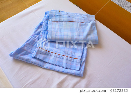 Hospitalized pajamas 68172283