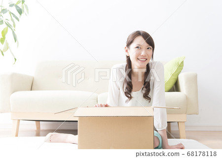 打包的女人 打包的女人 68178118