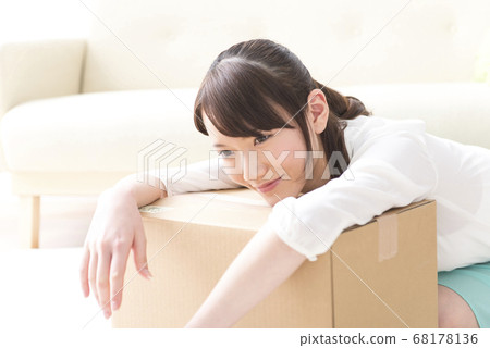 女人攜帶行李 68178136