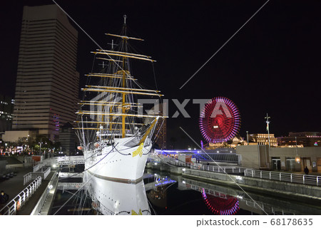 日本丸和橫濱港未來的夜景 68178635