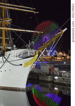 Night view of Nippon Maru and Yokohama Minato Mirai 68178662