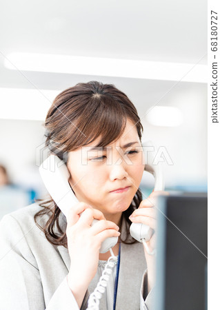 Female employees who overwork in the office reform work styles Female employees who overwork in the office reform work styles 68180727