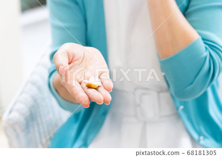 Middle woman with medicine [Hand] 68181305