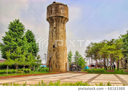 Water tower containing the pain of war 68181988