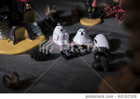 Halloween image (studio shot) 68182508