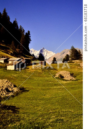 瑞士格林德瓦風景 68183718