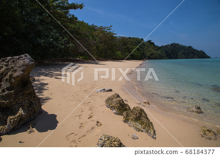 beach, sea, sand 68184377