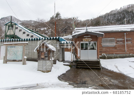 Winter barrels station 68185752