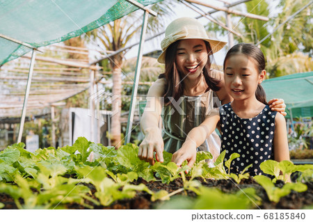 Big sister takjing her little sister travel in 68185840