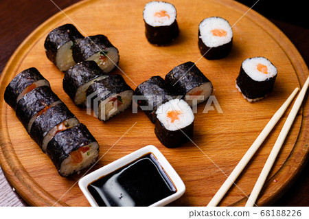 Sushi with salmon. Soy sauce, red caviar. Sushi on a black background. Sushi with salmon. Soy sauce, red caviar. Sushi on a black background. 68188226