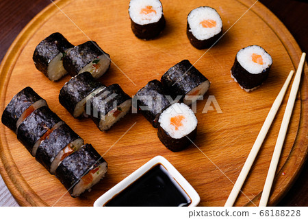 Sushi with salmon. Soy sauce, red caviar. Sushi on a black background. Sushi with salmon. Soy sauce, red caviar. Sushi on a black background. 68188228