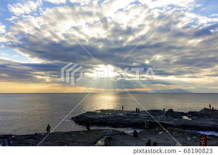 Sea and sky at sunset from Uraiso of Enoshima Sea and sky at sunset from Uraiso of Enoshima 68190823