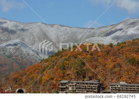 The moment when the seasons intersect The moment when the seasons intersect 68192745