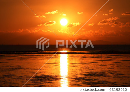 反射海表面上的日落 反射海表面上的日落 68192910