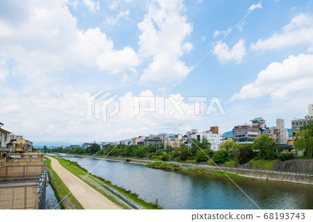 初夏的鴨川河 68193743