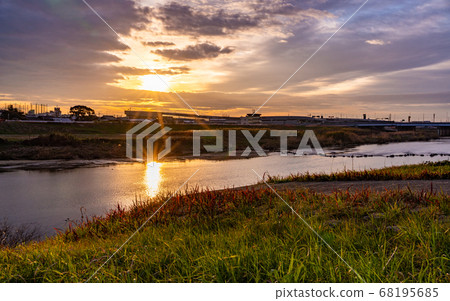 大阪/淀川和日落 68195685