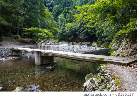 京都市的清ot河和潛水橋(下Shi清橋) 京都市的清ot河和潛水橋(下Shi清橋) 68196137