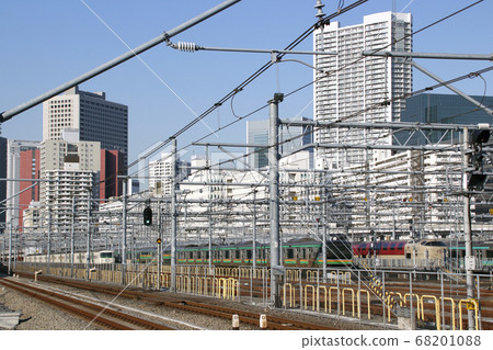 Tokaido Line E233 series detained at Tamachi Center Tokaido Line E233 series detained at Tamachi Center 68201088