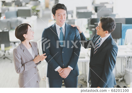 Expected young employees Expected young employees 68201100