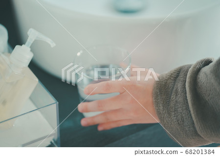 Tap water Tap water 68201384