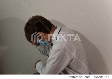 Senior businessman suffering from headache Senior businessman suffering from headache 68204045