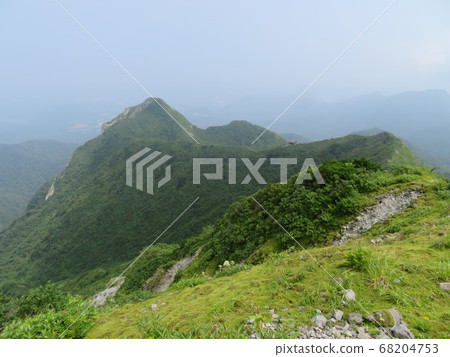 Utopia, the summer mountain, is a healing flower garden Utopia, the summer mountain, is a healing flower garden 68204753