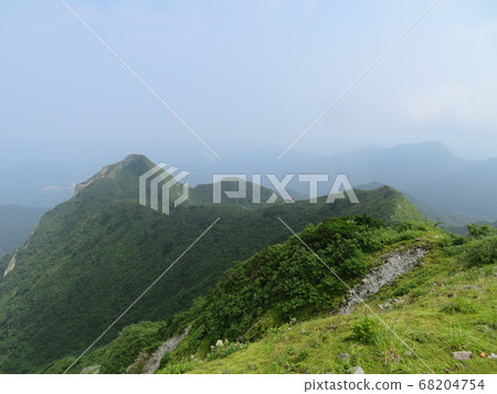 Utopia, the summer mountain, is a healing flower garden Utopia, the summer mountain, is a healing flower garden 68204754