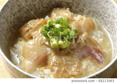 Ochazuke with red sea bream marinated in sesame miso sauce 68211063