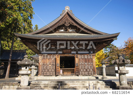 Erinji Temple in autumn with beautiful autumn leaves 68211654
