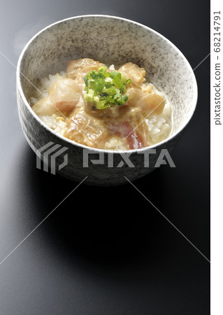 芝麻味o醬(黑色背景)紅鯛魚熱Ochazuke 芝麻味o醬(黑色背景)紅鯛魚熱Ochazuke 68214791