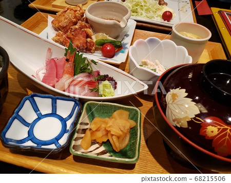 日本料理 68215506