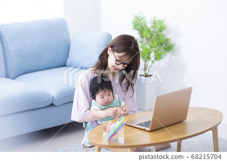 Letter work mom and baby Letter work mom and baby 68215704