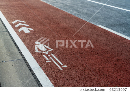 Bicycle run lane Early morning on Koshu Kaido 68215997
