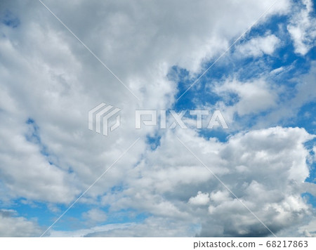 Blue sky and white clouds 68217863