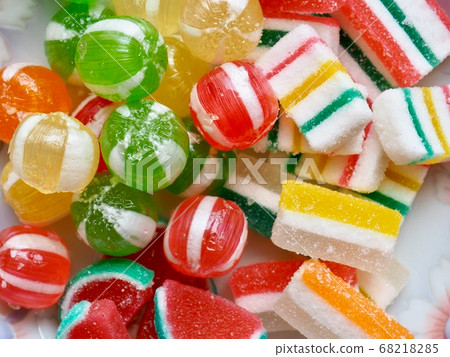 Red, yellow, green circular candy and fruit jelly 68218285