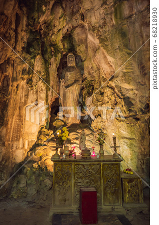 Huyen Khong Cave with shrines, Marble mountains, Vietnam Huyen Khong Cave with shrines, Marble mountains, Vietnam 68218930