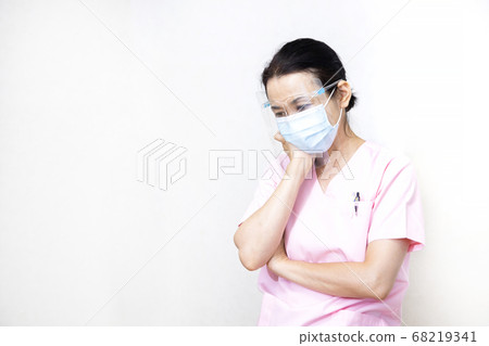 Medical personnel wearing face shields and masks 68219341