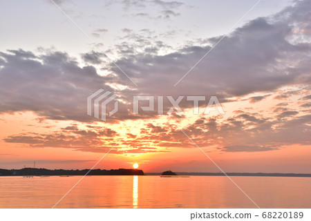 奧濱濱湖秋天日出 68220189