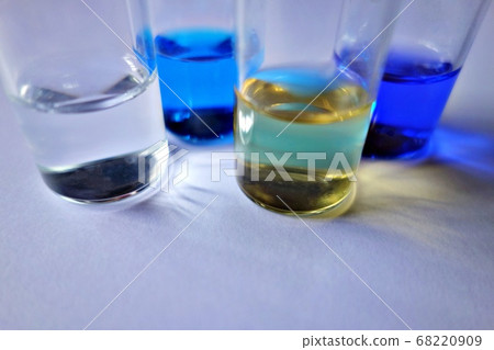 4個彩色液體試管2 4個彩色液體試管2 68220909