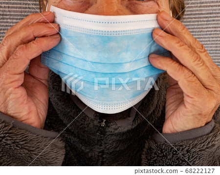 Close up shot of a hand holding several medicines 68222127