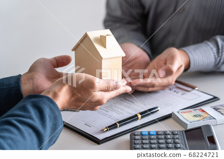Real estate agent are presenting home loan and Real estate agent are presenting home loan and 68224721
