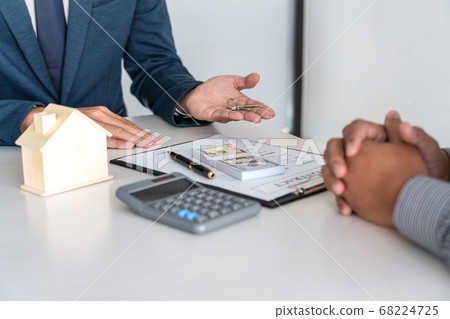 Sale purchase contract to buy a house, Real estate Sale purchase contract to buy a house, Real estate 68224725