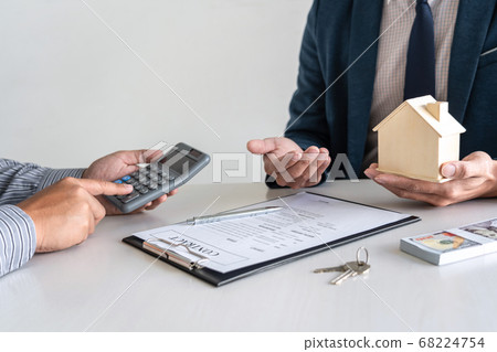 Real estate agent are presenting home loan and Real estate agent are presenting home loan and 68224754