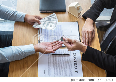 Real estate agent are presenting home loan and Real estate agent are presenting home loan and 68224803